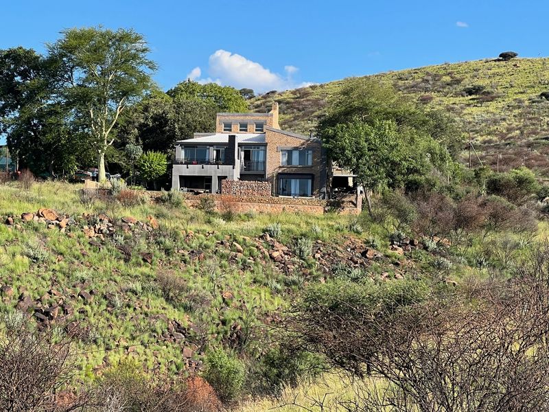 House For Sale in Vanderkloof - Photo 2