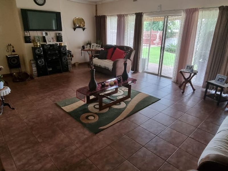 House For Sale in Kuruman Central - Photo 2