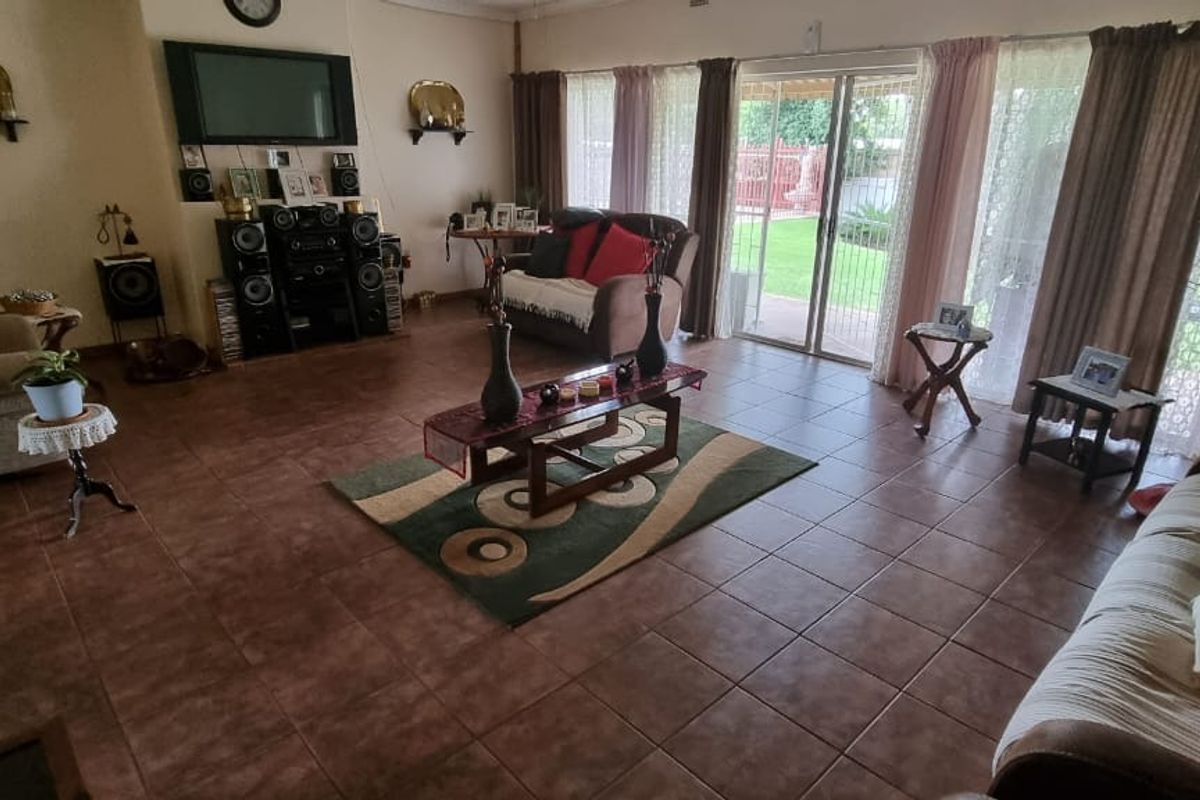 House For Sale in Kuruman Central - Photo 2