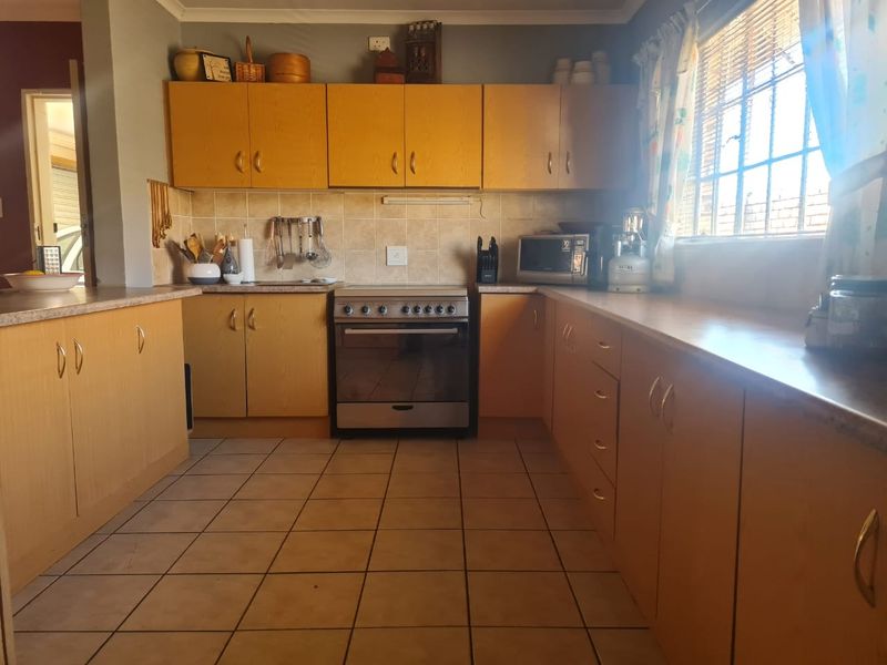 Townhouse For Sale in Meiringspark Ext 5 - Photo 5