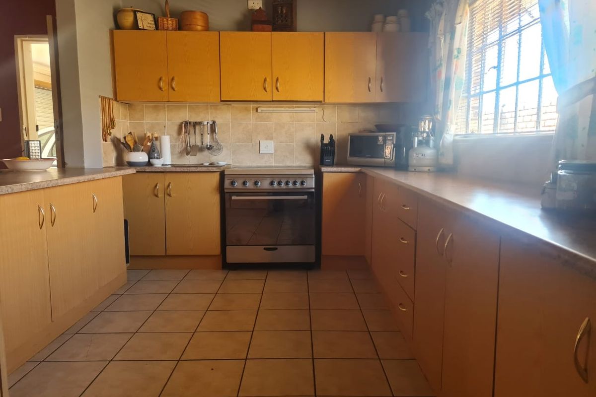 Townhouse For Sale in Meiringspark Ext 5 - Photo 5