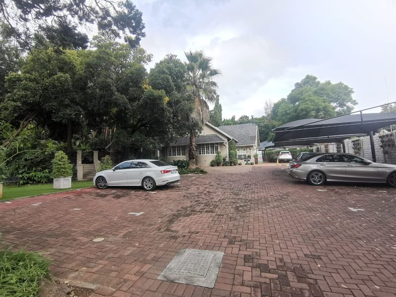 Commercial To Rent in Saxonwold - Photo 3