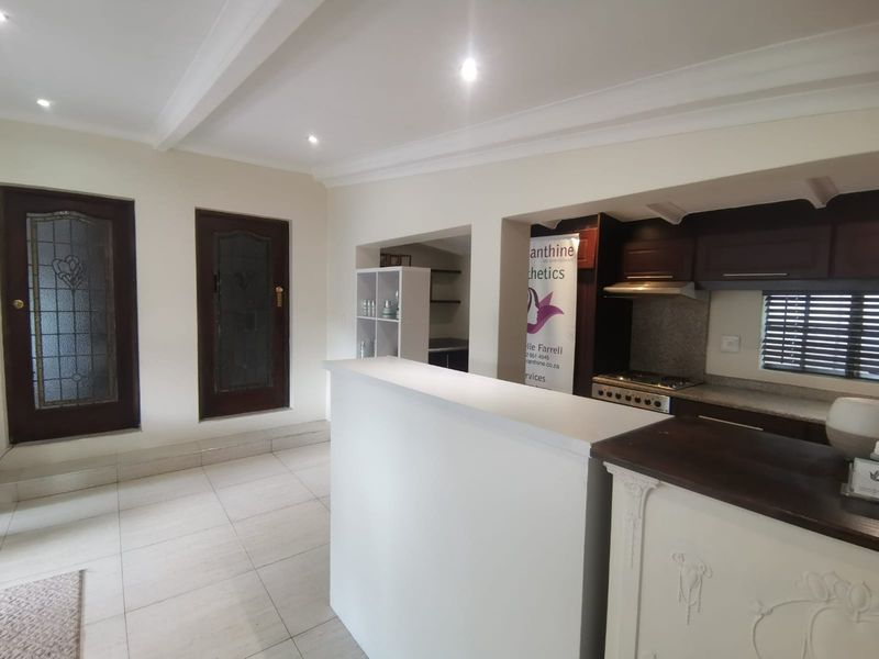 Commercial To Rent in Saxonwold - Photo 7