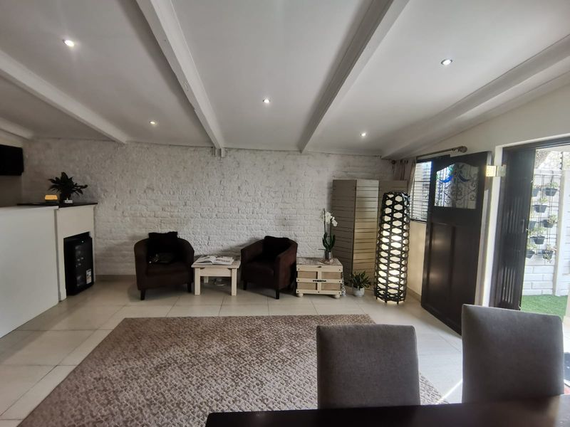 Commercial To Rent in Saxonwold - Photo 6
