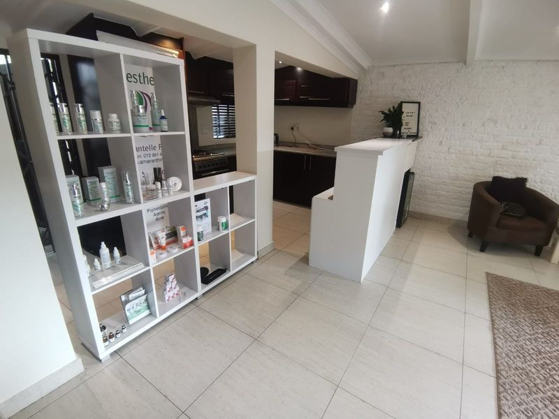 Commercial To Rent in Saxonwold - Photo 9