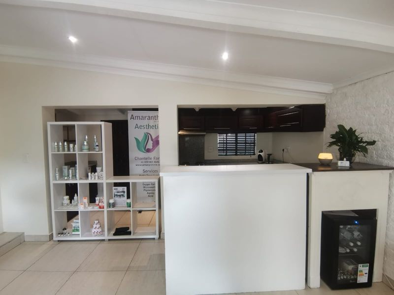 Commercial To Rent in Saxonwold - Photo 8