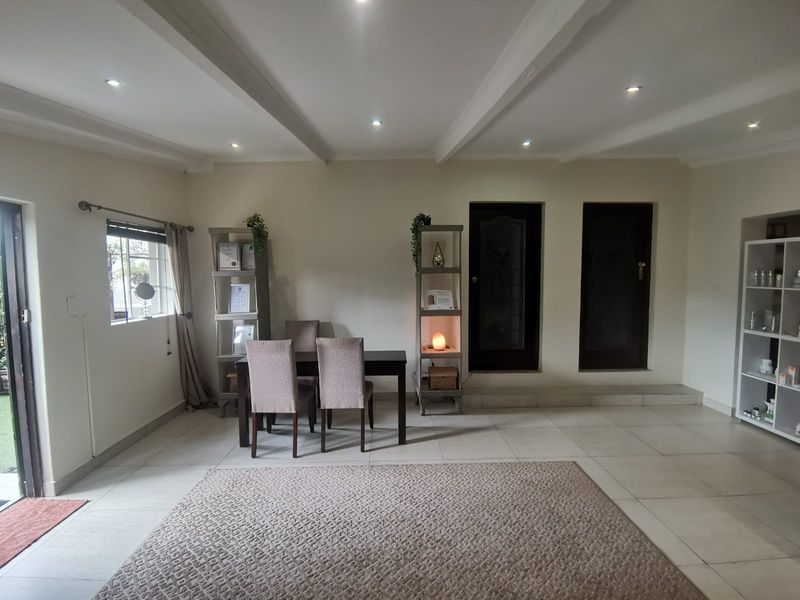 Commercial To Rent in Saxonwold - Photo 5