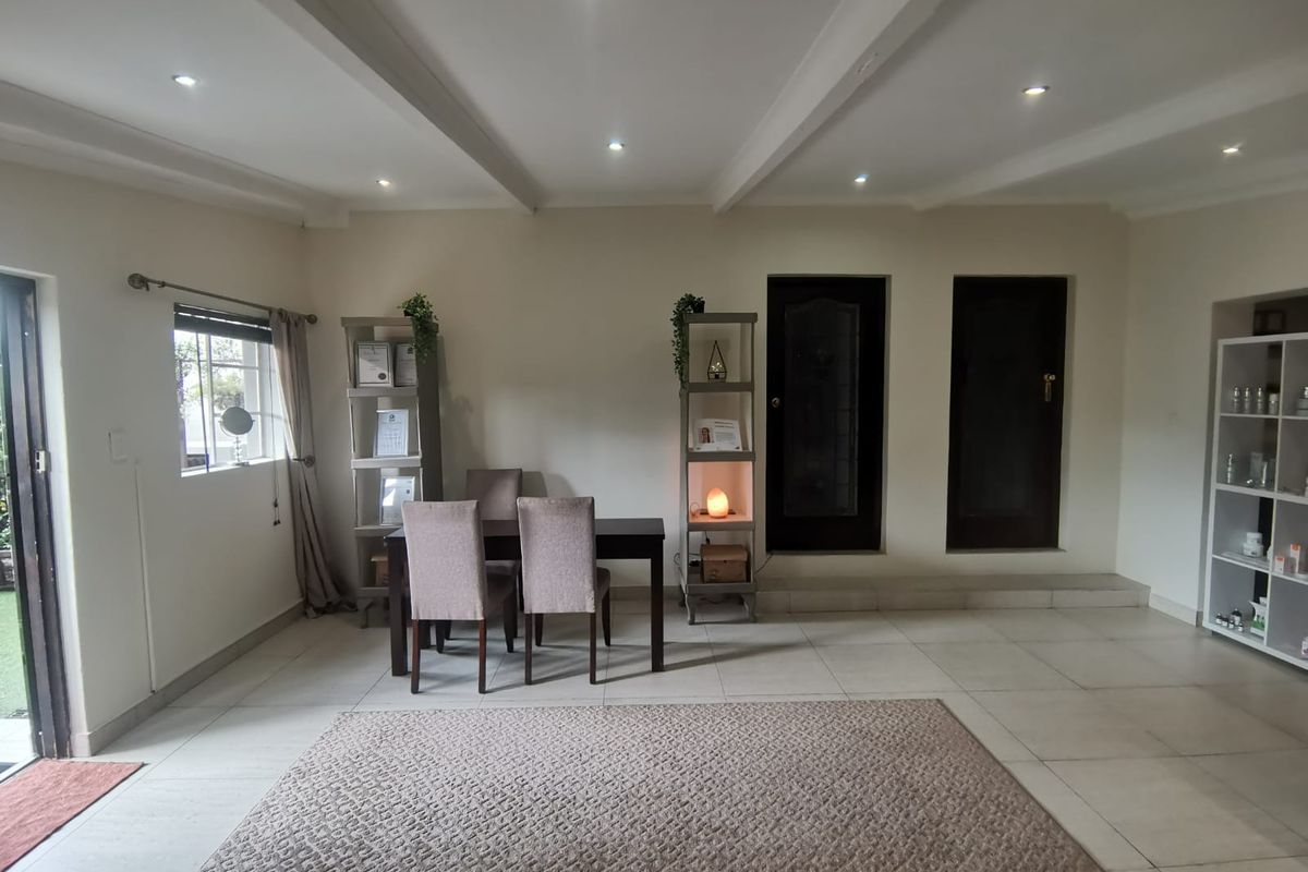 Commercial To Rent in Saxonwold - Photo 5