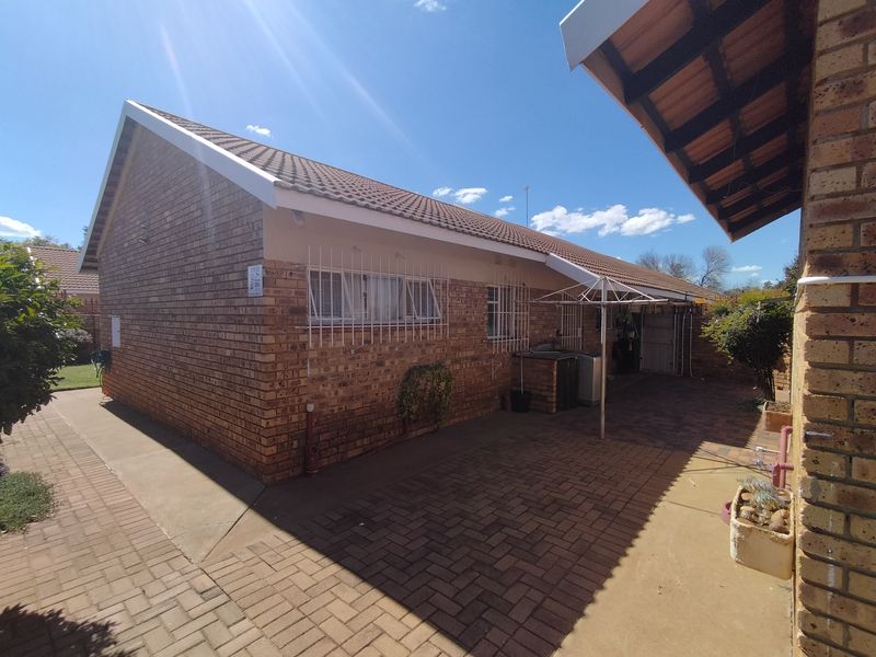 House For Sale in Stilfontein Ext 4 - Photo 3