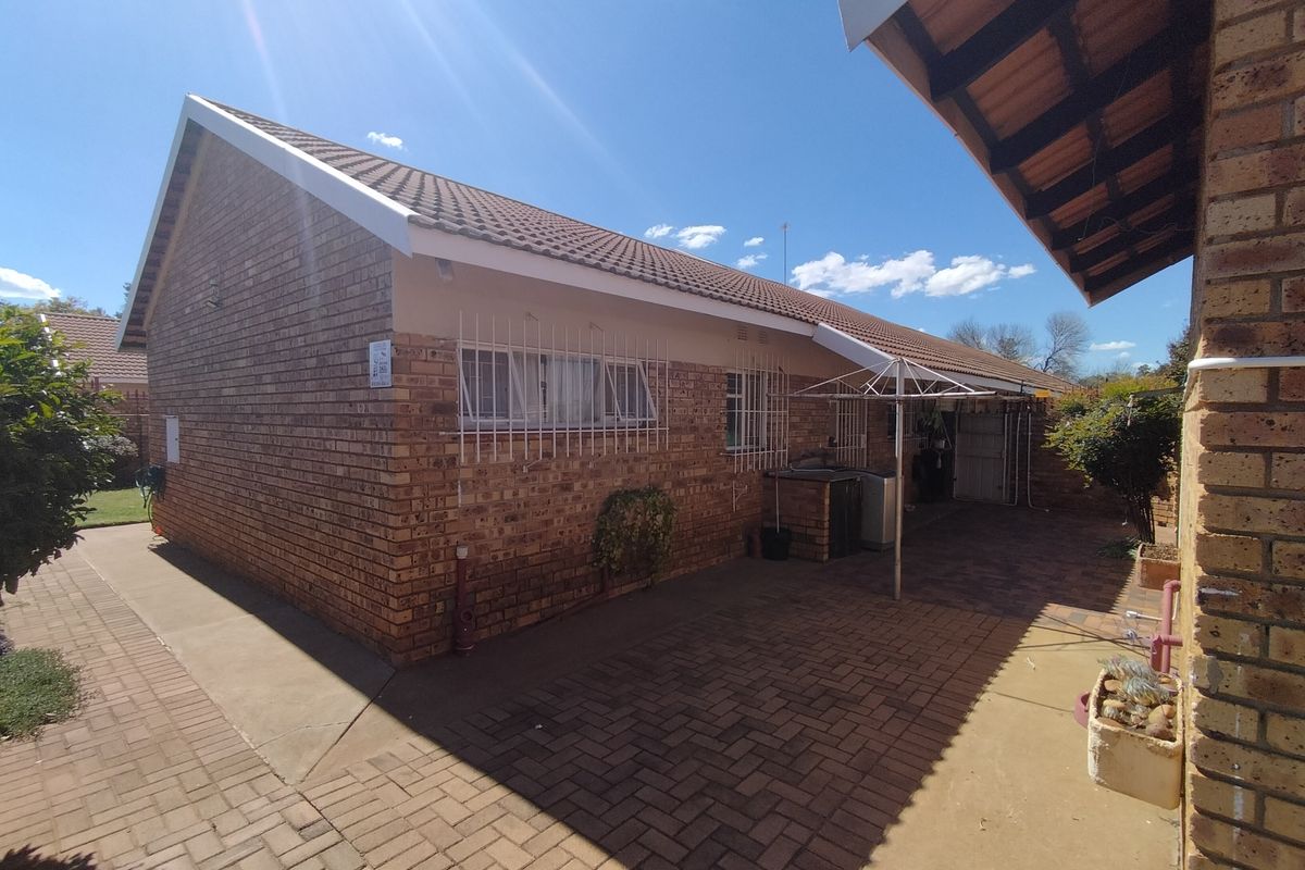House For Sale in Stilfontein Ext 4 - Photo 3