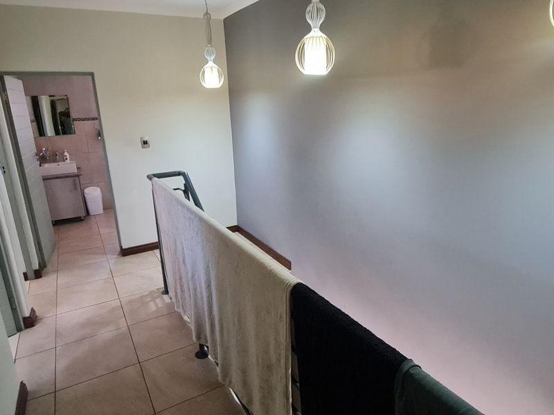 Townhouse For Sale in Bendor - Photo 6