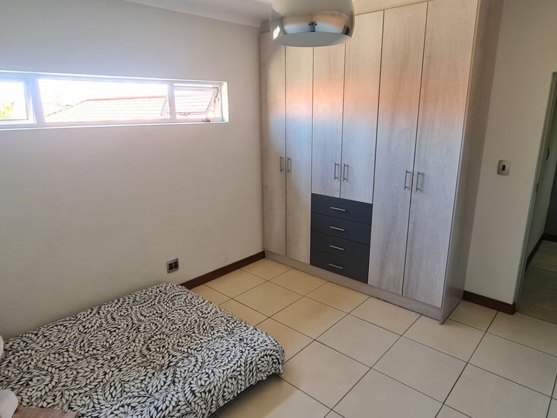 Townhouse For Sale in Bendor - Photo 9