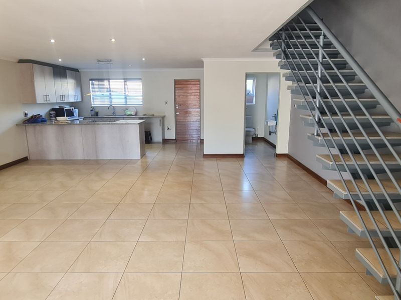 Townhouse For Sale in Bendor - Photo 3