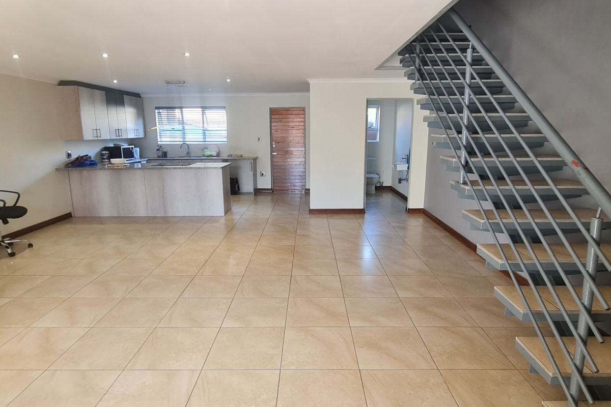 Townhouse For Sale in Bendor - Photo 3