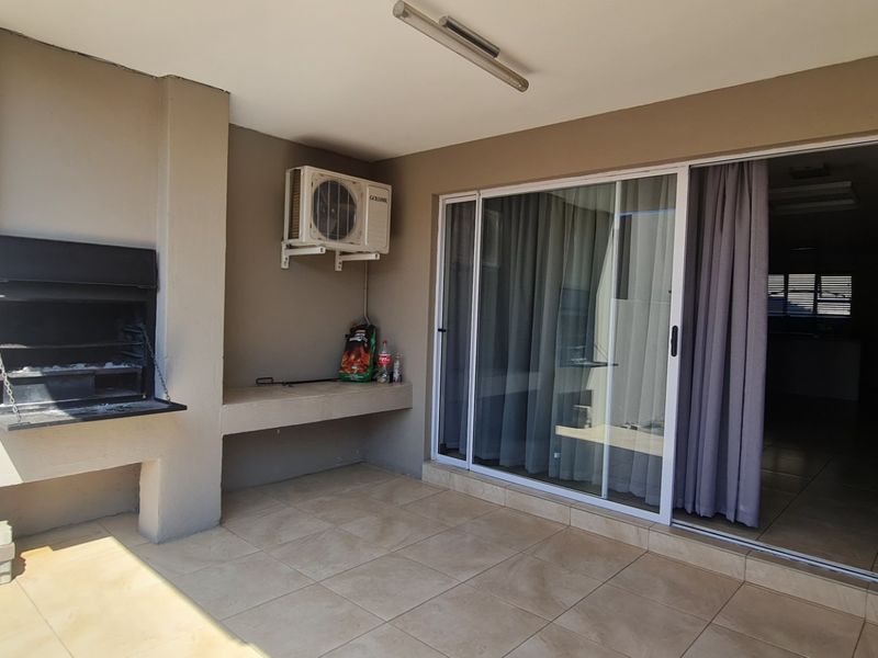 Townhouse For Sale in Bendor - Photo 2