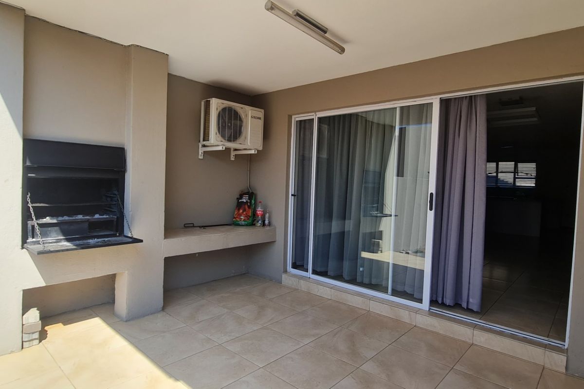 Townhouse For Sale in Bendor - Photo 2