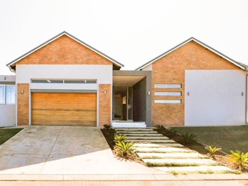 House For Sale in Dullstroom Central - Photo 1
