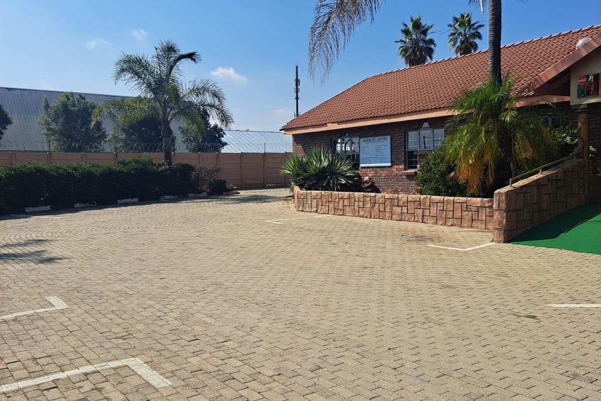 Retail For Sale in Ivy Park - Photo 2