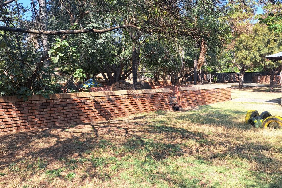 Retail For Sale in Ivy Park - Photo 3