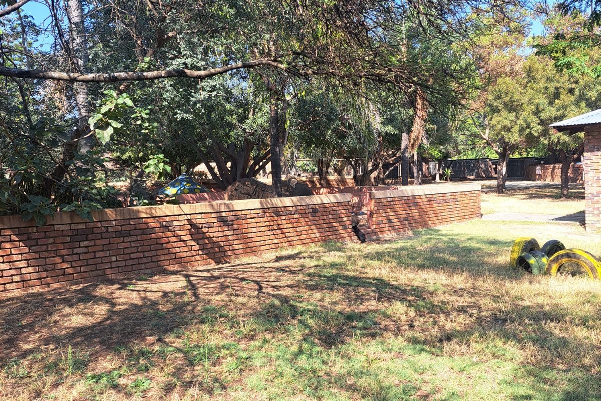 Retail For Sale in Ivy Park - Photo 4