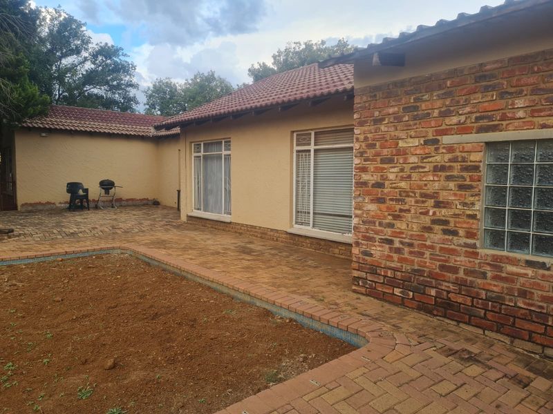 House For Sale in Meiringspark - Photo 2