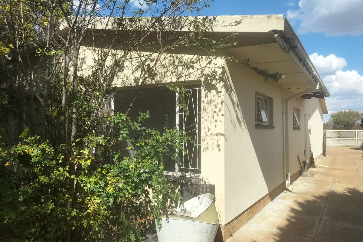 House For Sale in Meiringspark - Photo 2