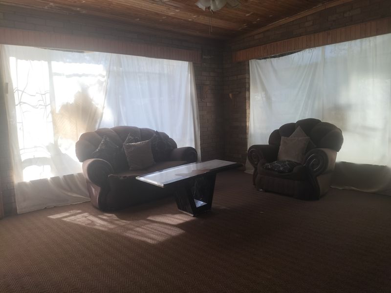 House For Sale in Meiringspark - Photo 3