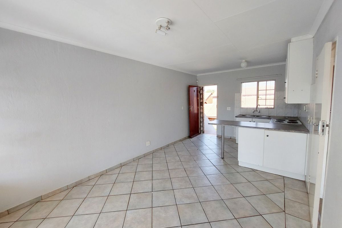 Apartment For Sale in Highveld - Photo 5