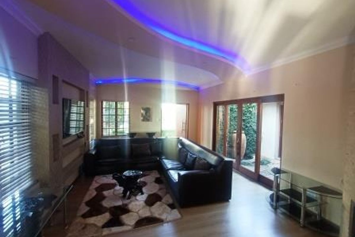 House For Sale in Stone Ridge - Photo 3