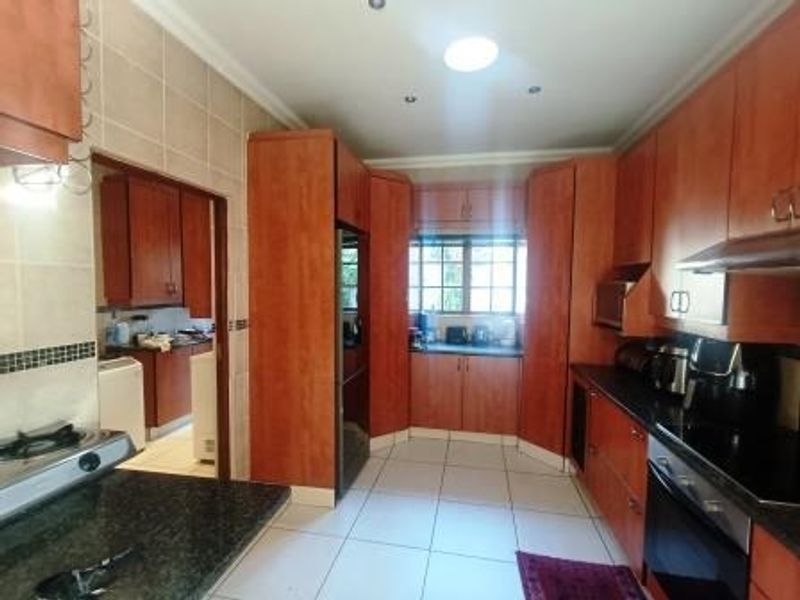 House For Sale in Stone Ridge - Photo 10