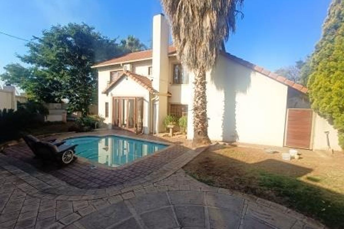 House For Sale in Stone Ridge - Photo 2