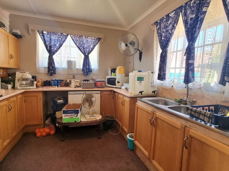 House For Sale in Stilfontein Ext 1 - Photo 8