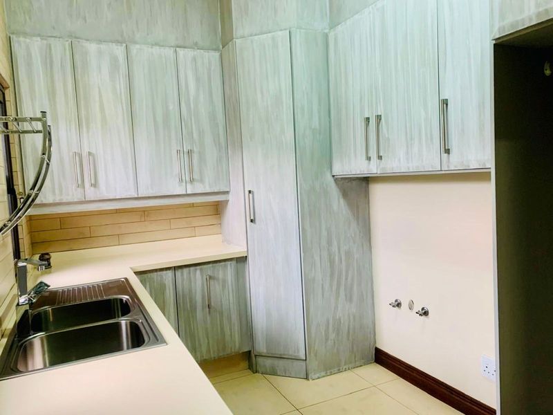 House To Rent in Lombardy Estate - Photo 9