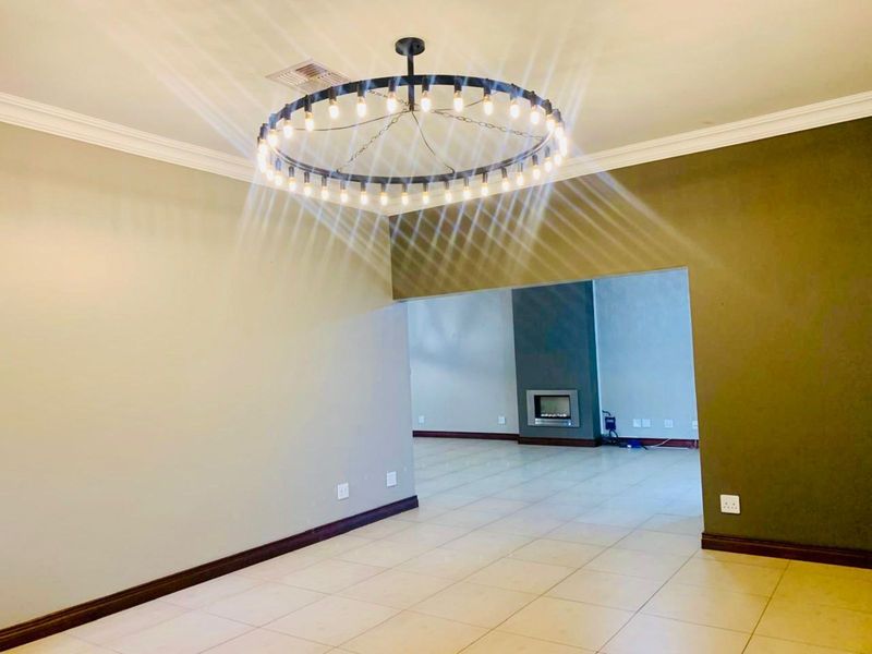 House To Rent in Lombardy Estate - Photo 2