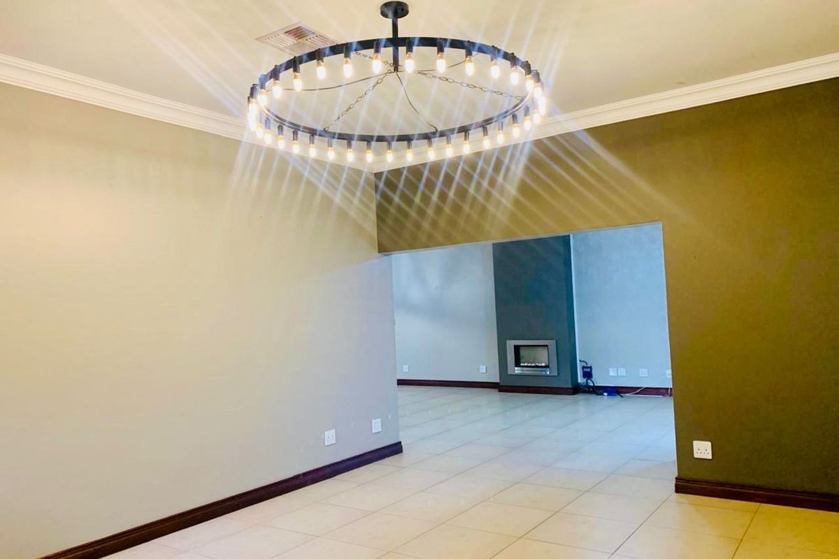 House To Rent in Lombardy Estate - Photo 2