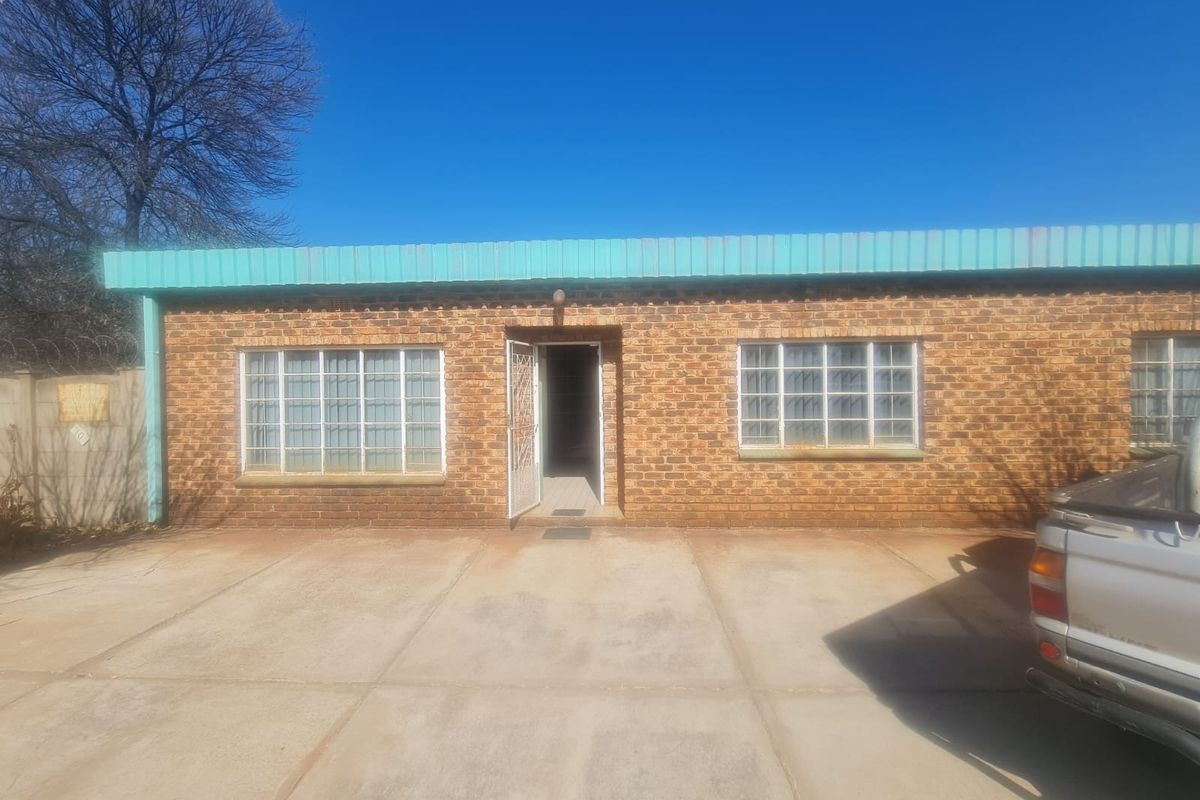 House For Sale in Stilfontein Industrial - Photo 2