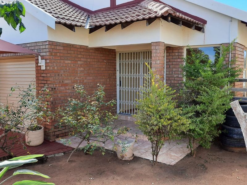 House For Sale in Bendor - Photo 2