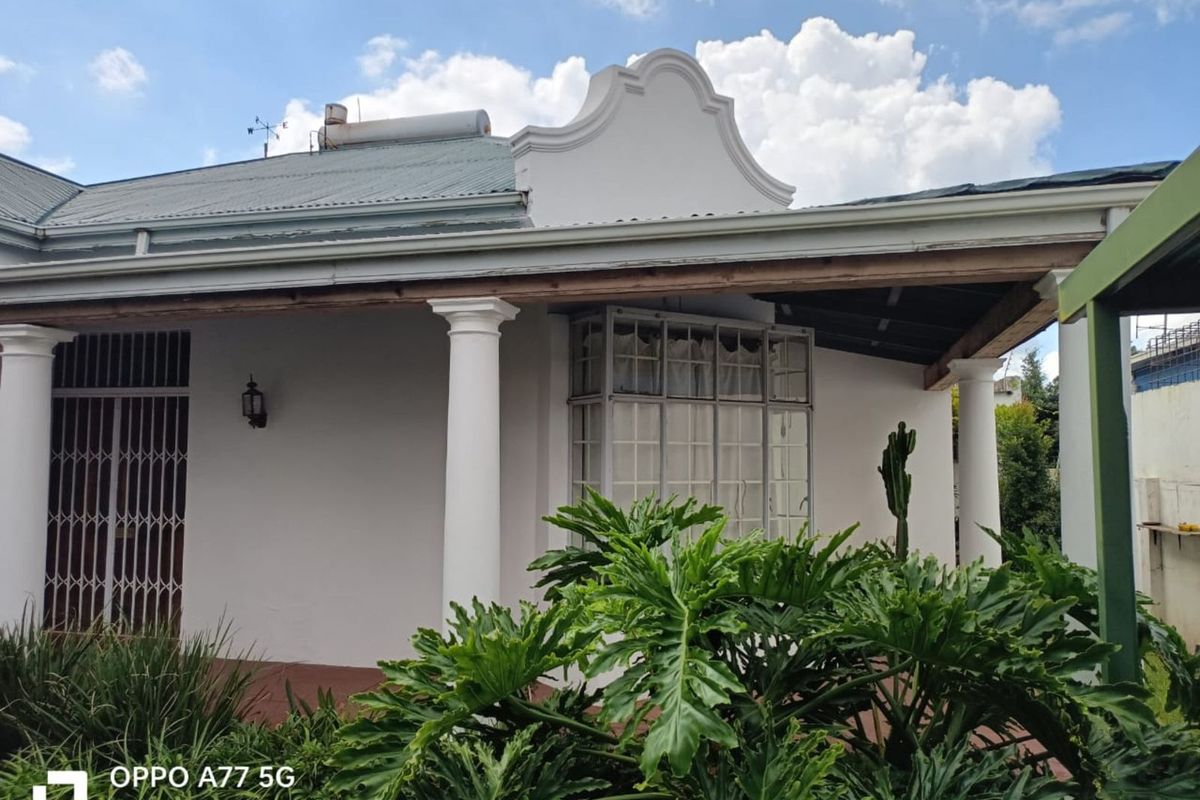 House For Sale in Brixton - Photo 2