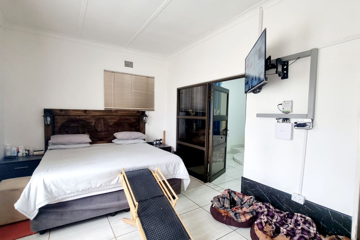 House For Sale in Stilfontein Ext 3 - Photo 2