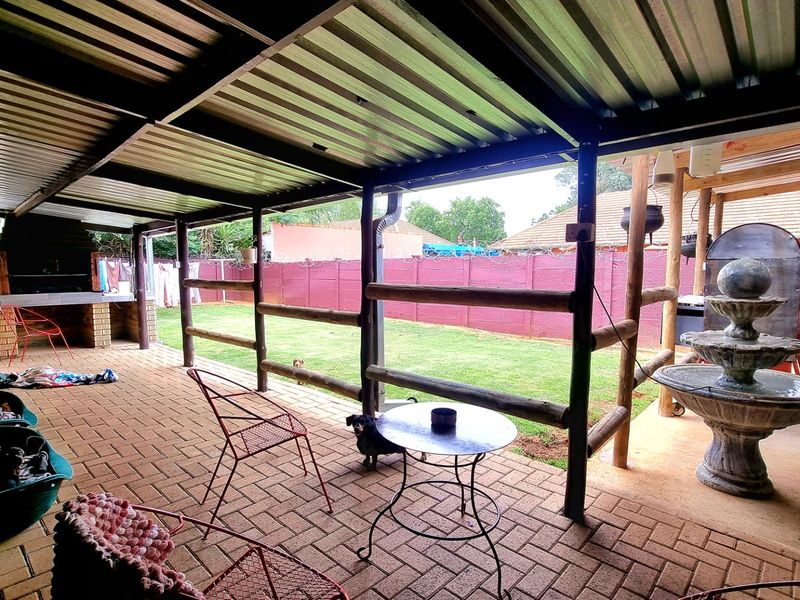 House For Sale in Stilfontein Ext 3 - Photo 6