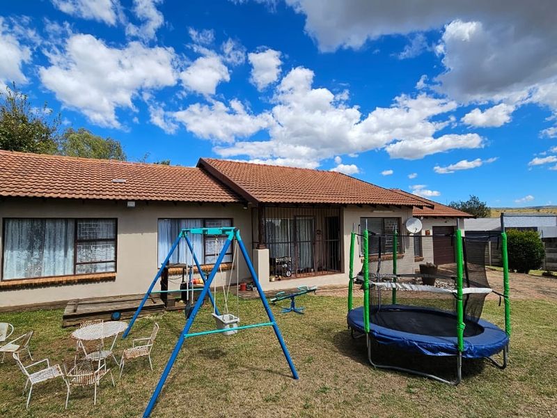 House For Sale in Lydenburg Central - Photo 2