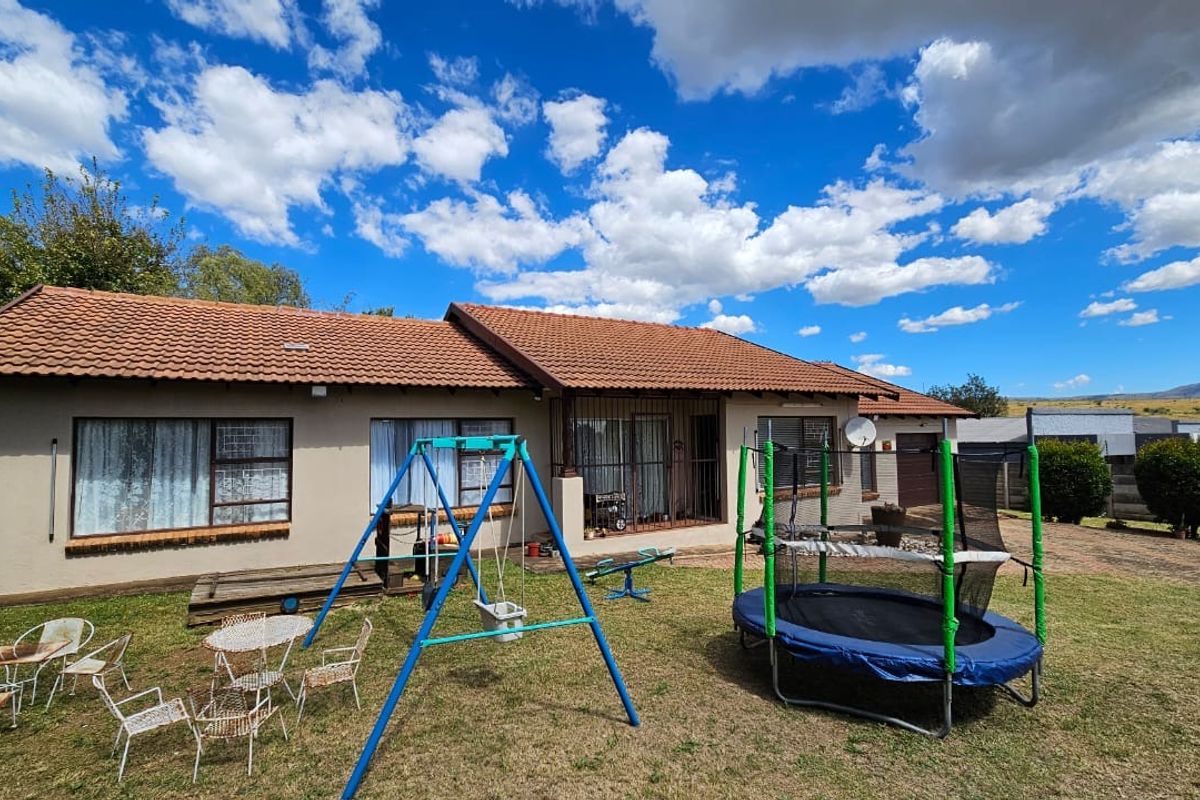 House For Sale in Lydenburg Central - Photo 2