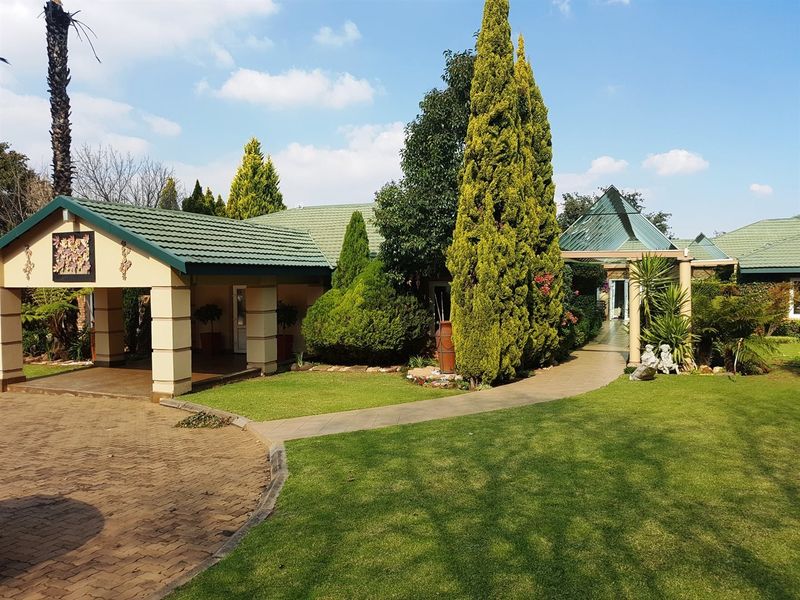 Guest House For Sale in Lydenburg Rural - Photo 3