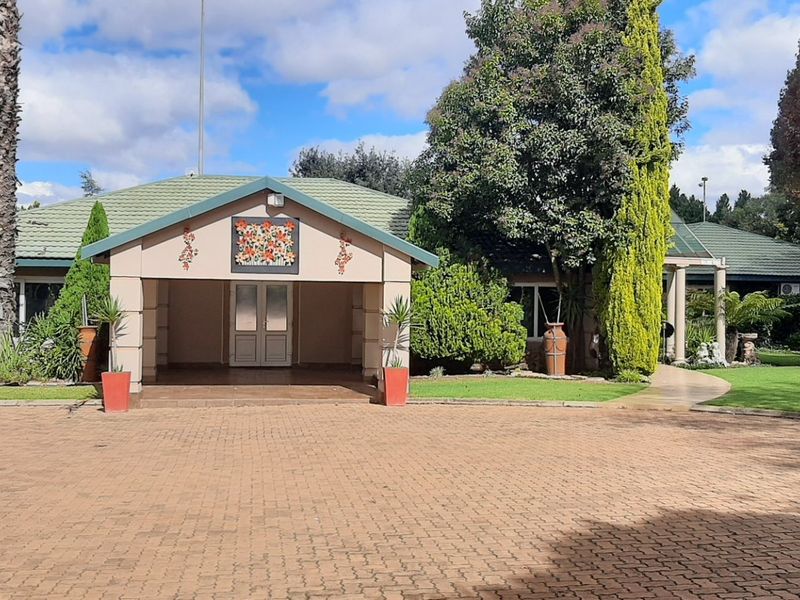 Guest House For Sale in Lydenburg Rural - Photo 2