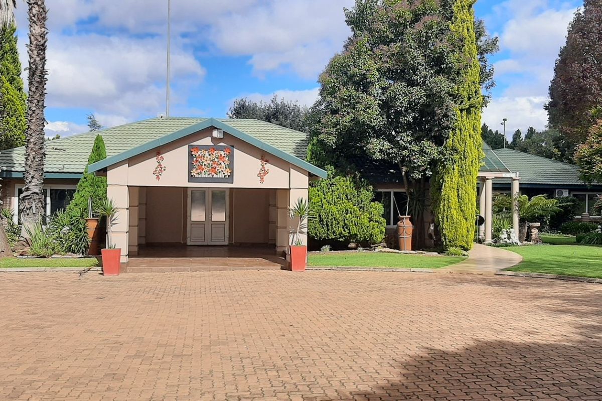 Guest House For Sale in Lydenburg Rural - Photo 2
