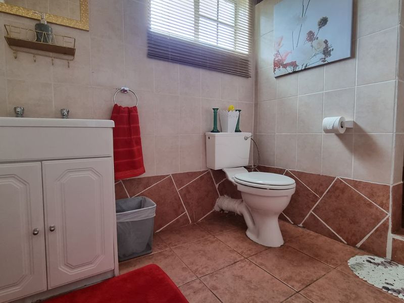 Guest House For Sale in Lydenburg Rural - Photo 10