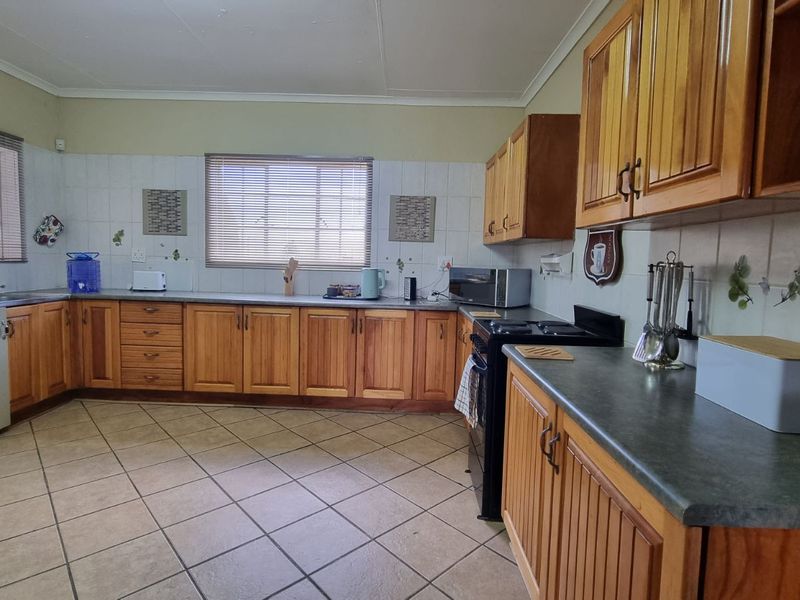 Guest House For Sale in Lydenburg Rural - Photo 9