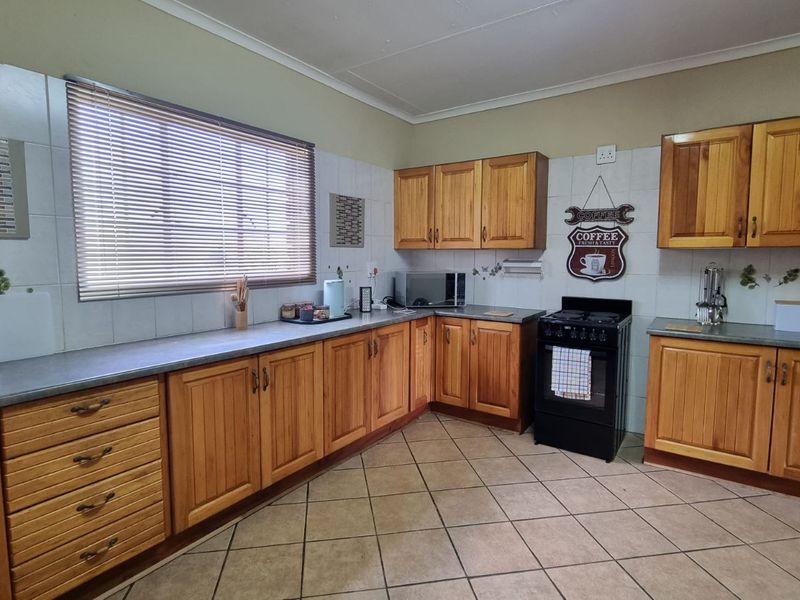 Guest House For Sale in Lydenburg Rural - Photo 5