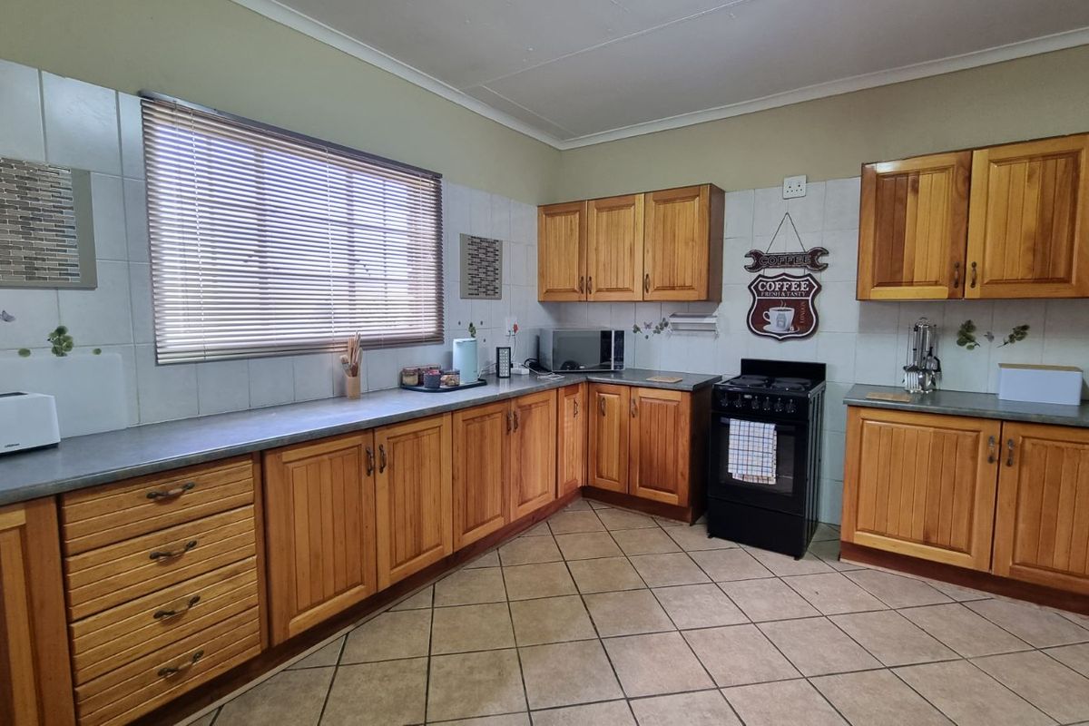 Guest House For Sale in Lydenburg Rural - Photo 5