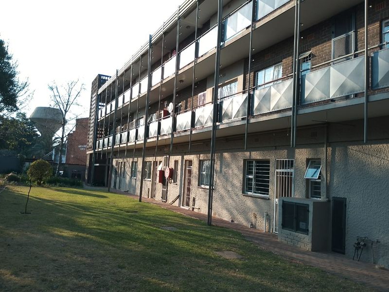 Apartment To Rent in Linden - Photo 2